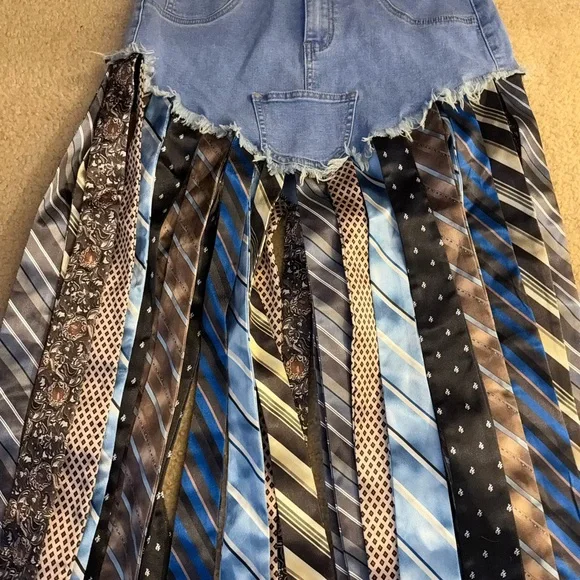 SO YOU THOUGHT DENIM SKIRT WITH TIE - Picture 4 of 9